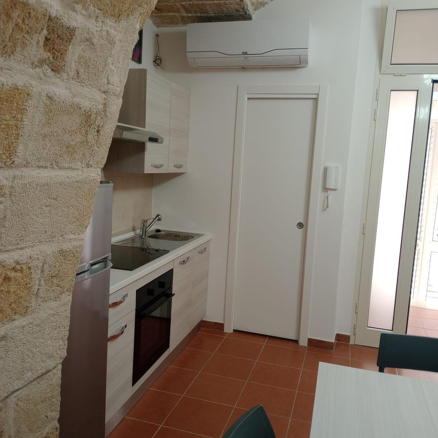 Casa Vacanza Nel Cuore Della Pietra Barletta Exterior photo