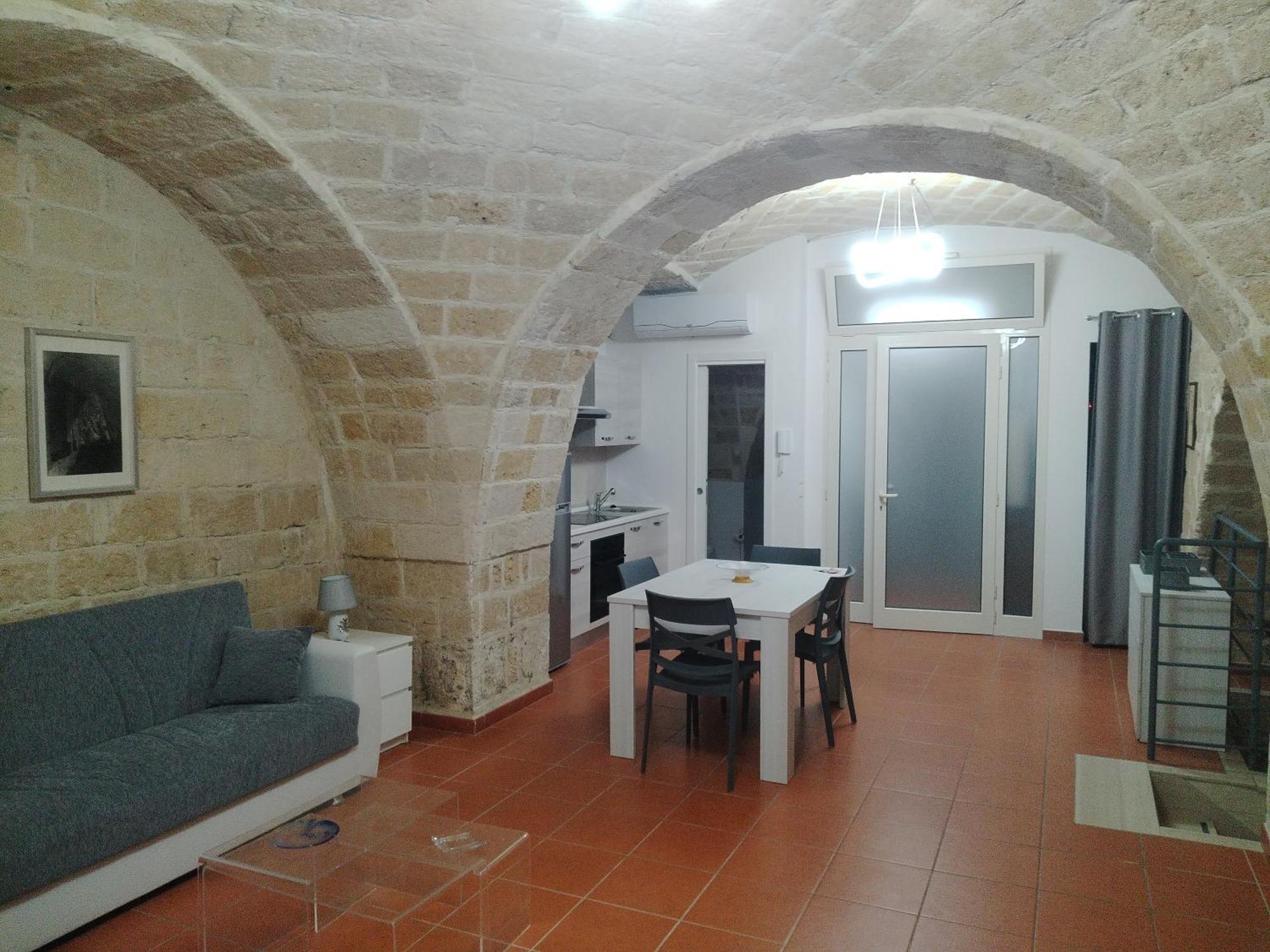 Casa Vacanza Nel Cuore Della Pietra Barletta Exterior photo