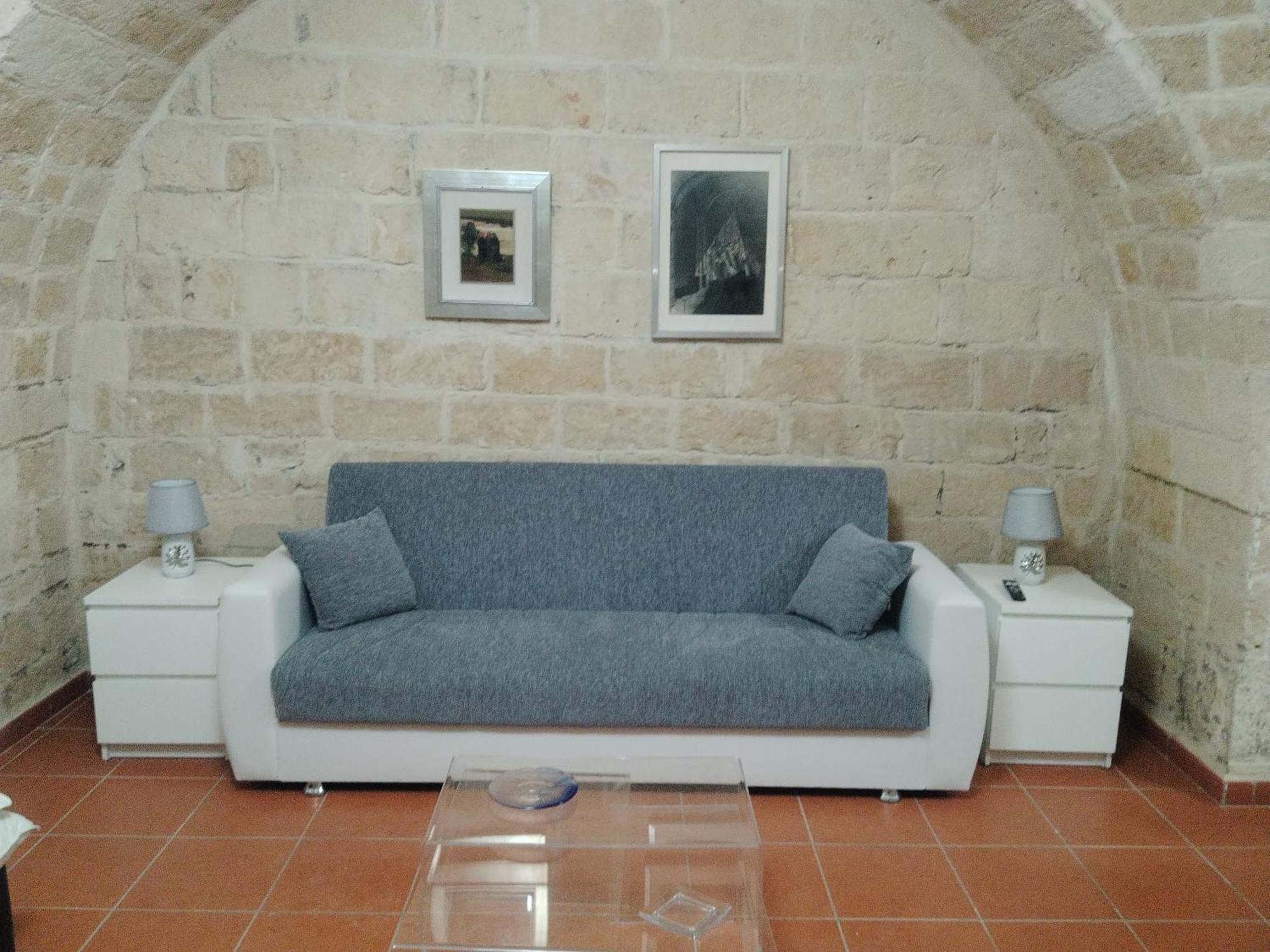 Casa Vacanza Nel Cuore Della Pietra Barletta Exterior photo