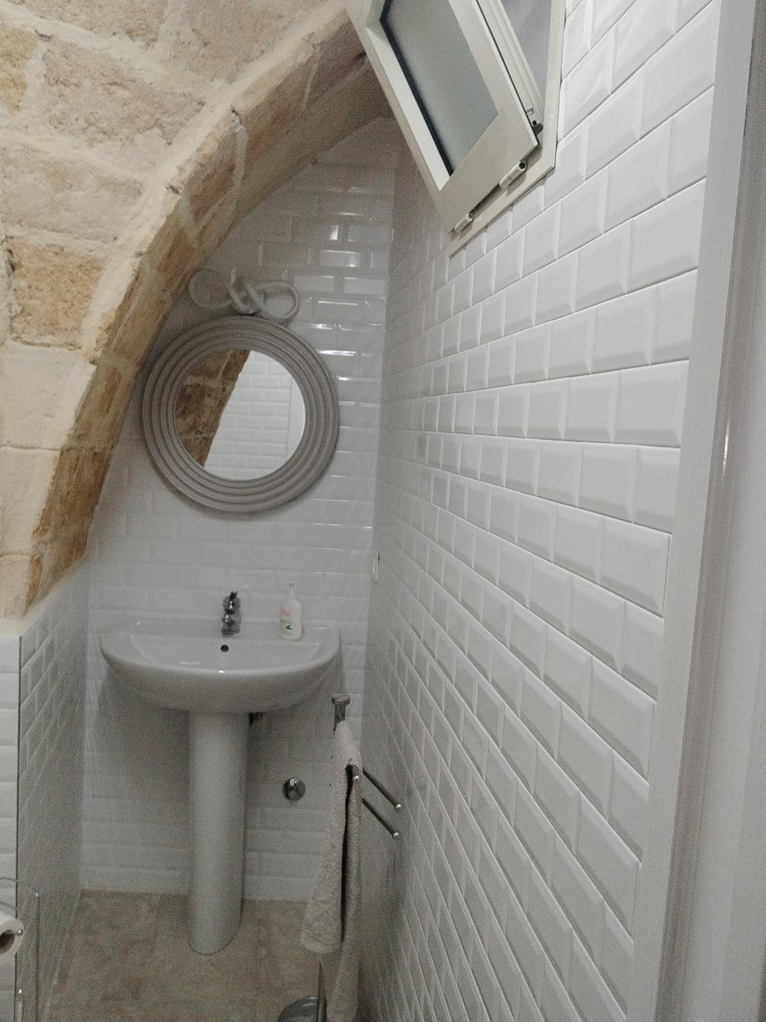 Casa Vacanza Nel Cuore Della Pietra Barletta Exterior photo